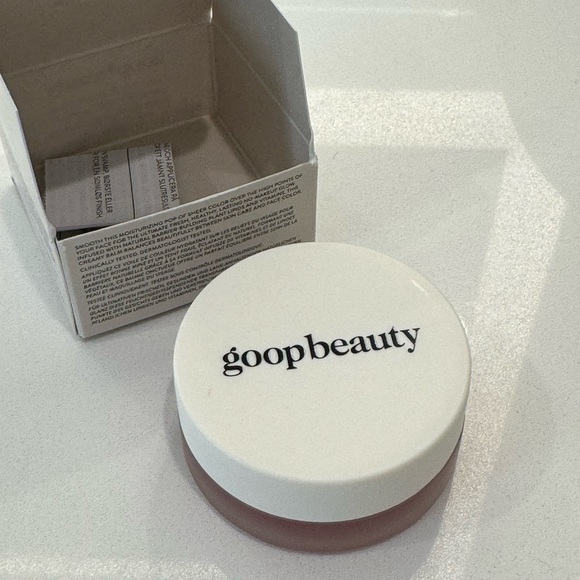 Blush - Picture 2 of 7